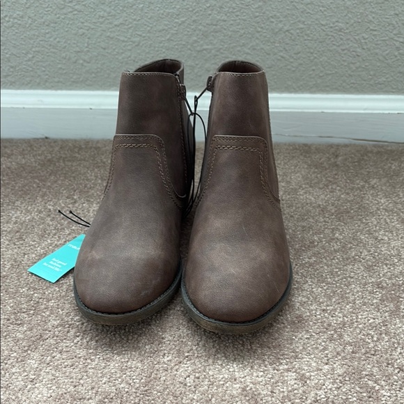 NWT- Brown Ankle Boots - Picture 1 of 4